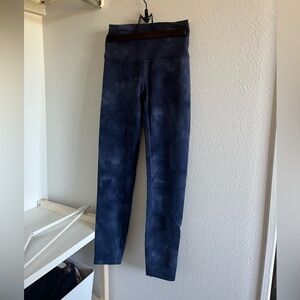 Lululemon Wundertrain Blue Dye Leggings 7/8 length size 4